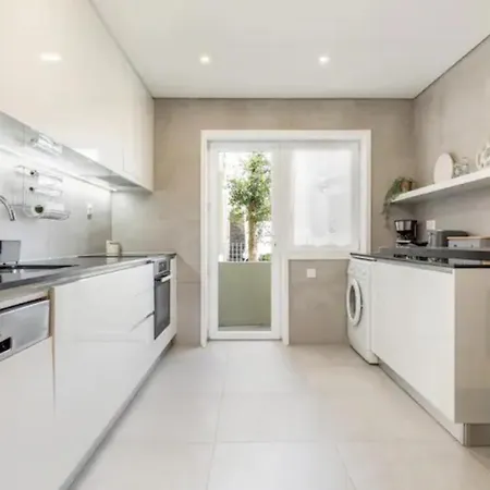 Modern 3bedroom By Metro Easy To Porto Apartment