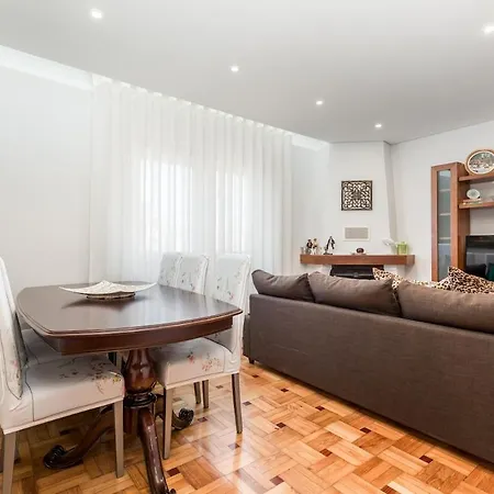 Modern 3bedroom By Metro Easy To Porto Apartment